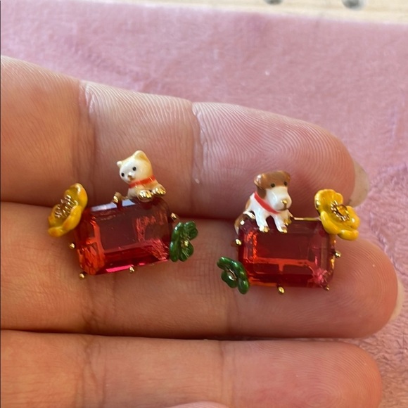 LES NEREIDES charming Dog and Flower Earrings with Pink Gem - Picture 5 of 8